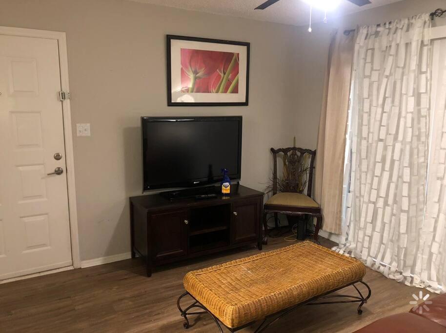 Lovely 1-Bedroom Rental Space With Free Parking Charlotte Eksteriør bilde